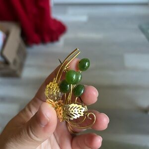 4/$100 JADE gemstone Elegant Gold and Green Leaf brooch 😌